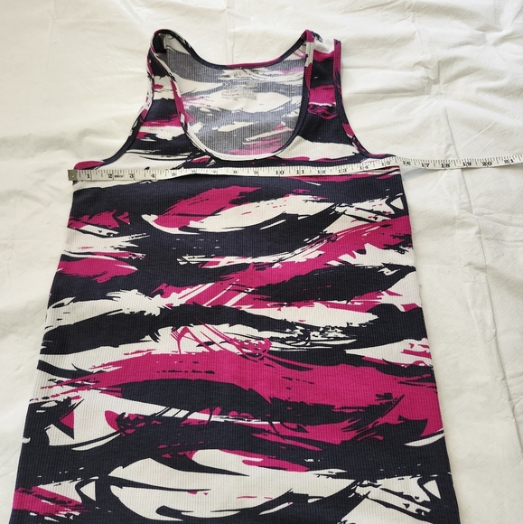 Under Armour Size Large Women's Pink and Black Abstract Tank Top - Picture 3 of 6
